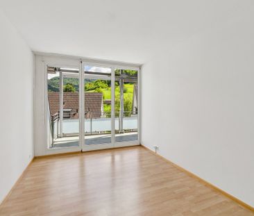 Naturnah wohnen mit besonderem Extra 4.5-Zi.Whg mit eigenem Dachspitz - Photo 1