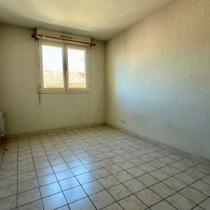 Aubagne centre ville, Appartement type 3 avec exterieur et place parking en sous sol - Photo 1