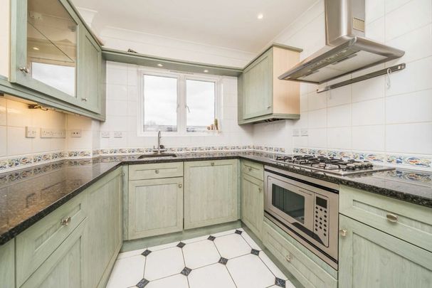 May Bate Avenue, KT2, London - Photo 1