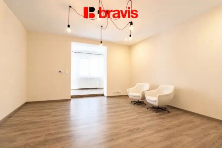 Pronájem bytu 2+kk na ulici Hraničky, Brno-Bohunice, zahrada, balkon, parkovací místo v ceně - Photo 3