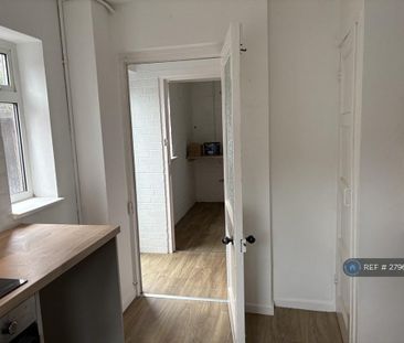 3 bedroom end of terrace house to rent - Photo 5