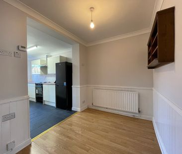 2 bedroom Mid Terraced House to let - Photo 2