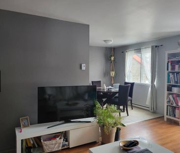 GRAND 4 1/2 - MODERNE - ENDROIT CALME - BEAU SECTEUR - A PIED STATI... - Photo 2