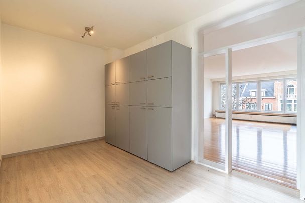 Ruim appartement met 2 slaapkamers nabij het centrum! - Photo 1