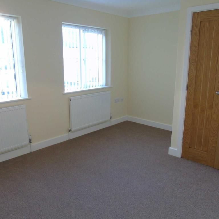 2 bedroom terraced house to rent - Photo 1