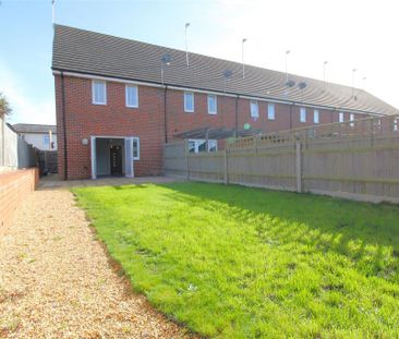 3 bedroom end of terrace house to rent - Photo 4