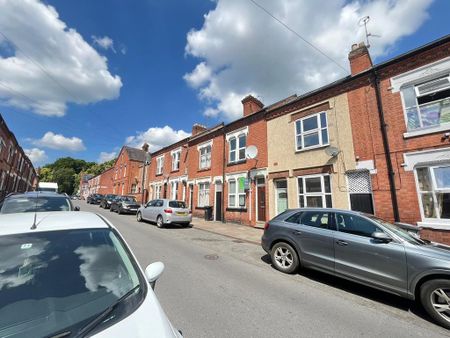 3 bedroom terraced house to rent - Photo 2