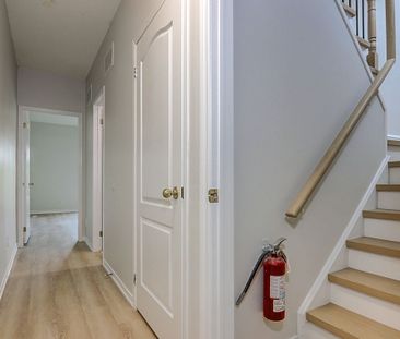 For Lease - 20 Azzarello Lane, Toronto, Ontario - Photo 4