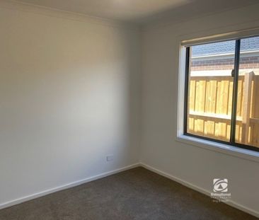 BRIGHT AND SPACIOUS - Photo 2