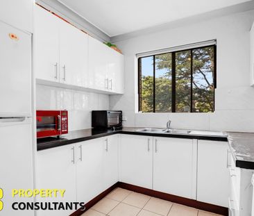 2 Bedroom Freshly painted unit with Lock up Garage - Photo 1