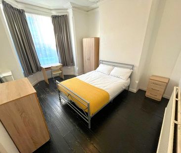 1 bedroom in a house share to rent - Photo 1