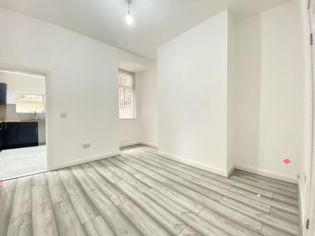 2 bedroom semi-detached house to rent - Photo 3