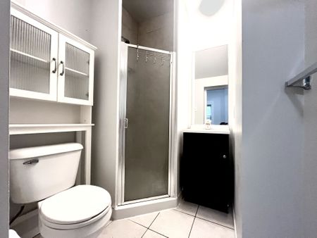 For Lease - 1 Waverley Place Unit# 3, London East, Ontario - Photo 2