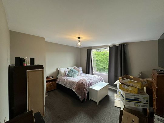 A spacious Brighton home! - Photo 1