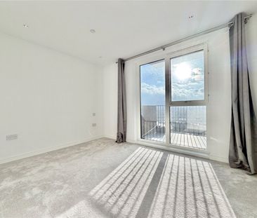 2 Cedrus Avenue, Southall, London, UB1 - Photo 3