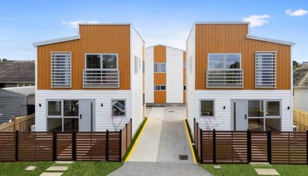 Move-In Ready! Brand New North-Facing 4 Bed, 2... - Photo 2