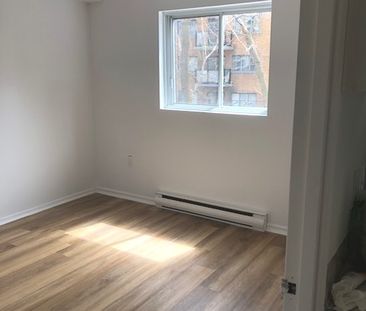 BEAU 4 1/2 Dans Petit Immeuble - Photo 2