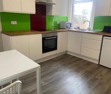 2 bedroom private hall to rent - Photo 5