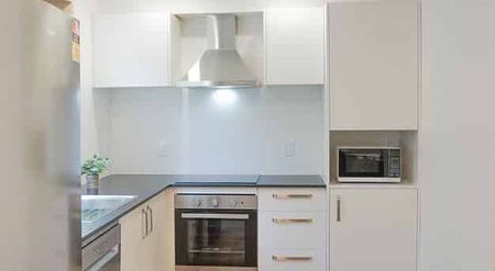 Modern Townhouse in Central City with Garage - Photo 4