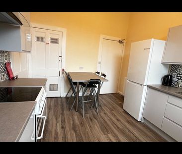 Room in a Shared House, East Preston Street, EH8 - Photo 5