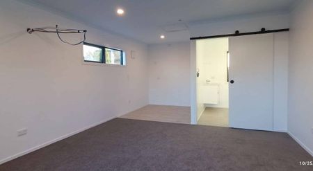 BRAND NEW Studio Flat - Photo 2