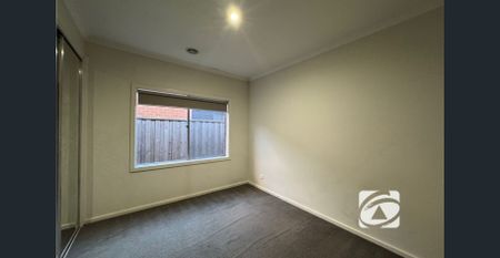 MODERN FAMILY HOME OFFERING COMFORT AND CONVENIENCE - Photo 2