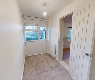 3 bedroom flat to rent - Photo 2