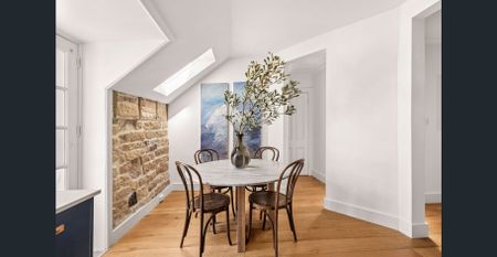 Renovated top-floor home / boutique Victorian building - Photo 3