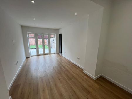 3 bedroom maisonette to rent - Photo 2