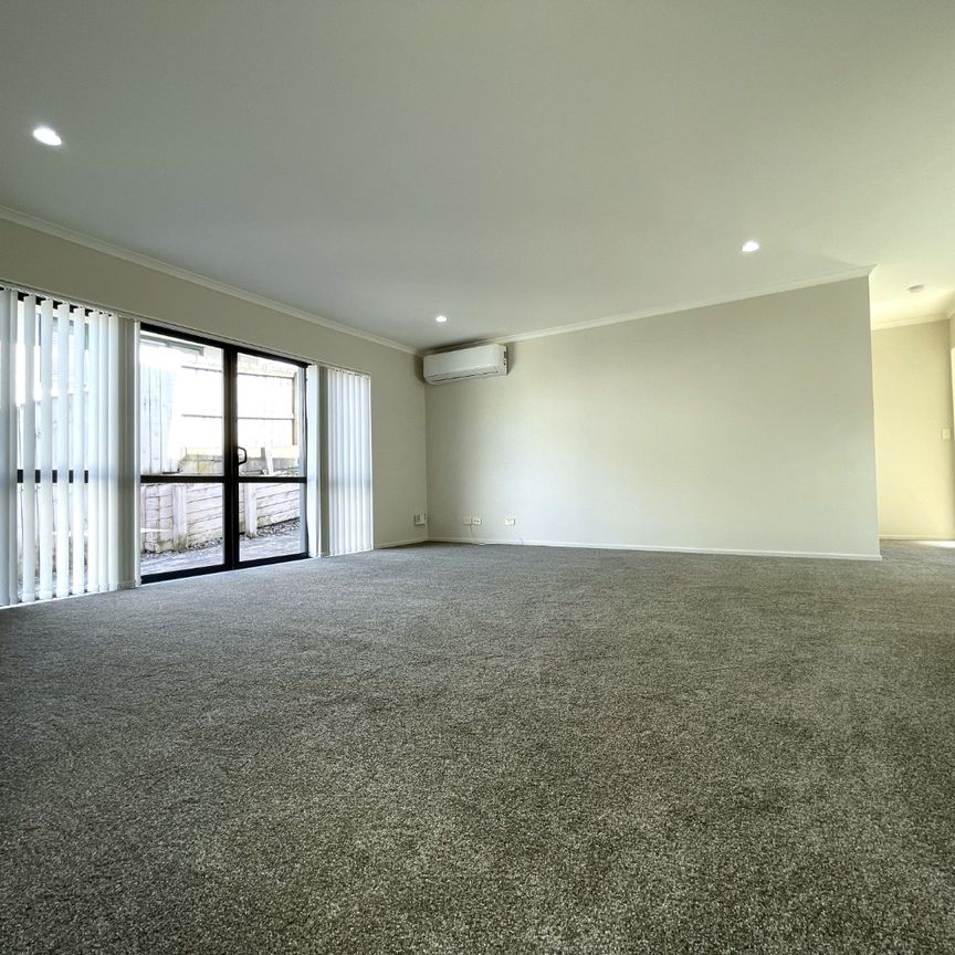 Spacious 5-Bedroom Family Home - Photo 1