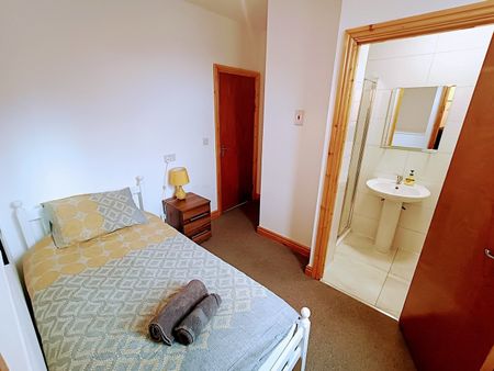 3 Bed Semi-Detached House, Conway Road, LS8 - Photo 2