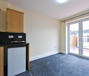 Studio to rent - Photo 3