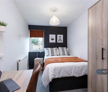 1 bedroom in a house share to rent - Photo 2