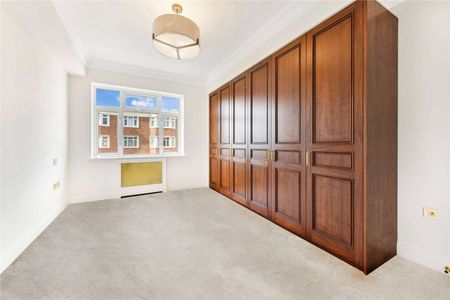 A stunning five bedroom lateral apartment with AC in a highly sought after portered building. - Photo 5