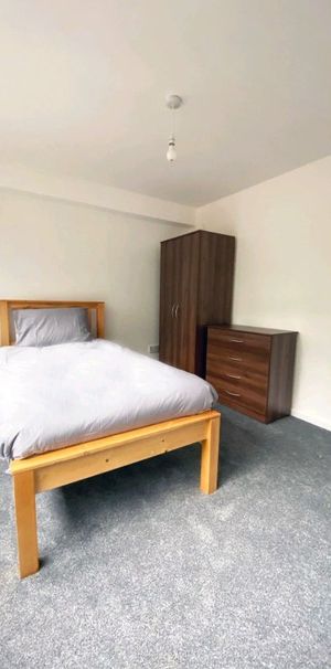 Room in a Shared House, Icknield Port Road, B16 - Photo 1