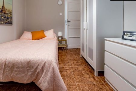 Calle Marqués de Zenete, Valencia, Valencian Community 46007 - Photo 2