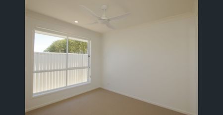 FOUR BEDROOM FAMILY HOME - Photo 4