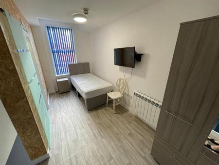 1 bedroom in a house share to rent - Photo 2