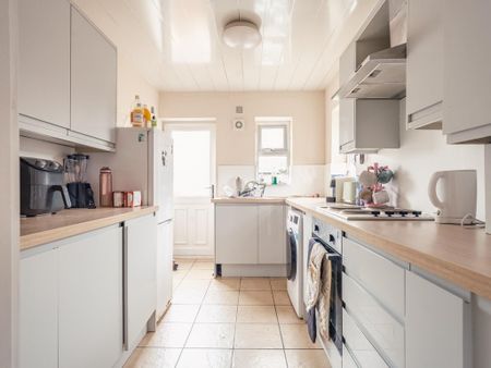 3 bedroom flat to rent - Photo 5