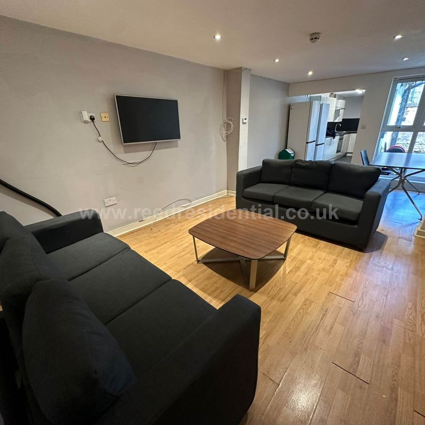 Frederick Grove, Lenton - Photo 1