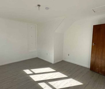 Spacious One Bedroom Property In Titirangi. - Photo 1