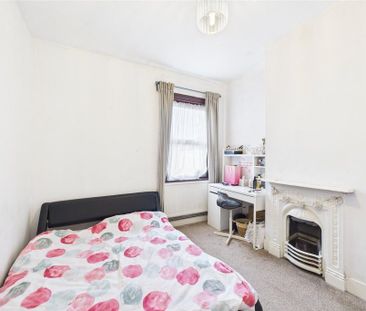 3 bedroom end of terrace house to rent - Photo 3