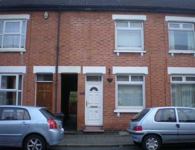 21 Station Street - Front Door Access & All Bedrooms UpstairsLoughborough - Photo 1