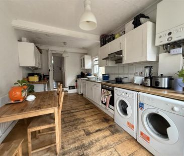 1 bedroom in a house share to rent - Photo 3