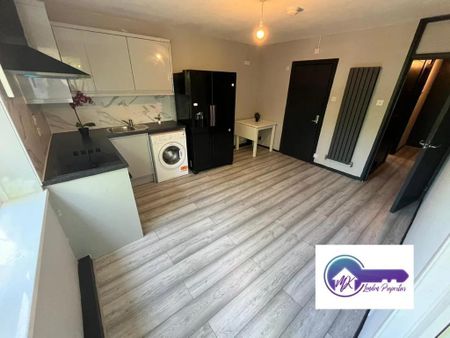 3 Bedroom Flat To Rent - Photo 5