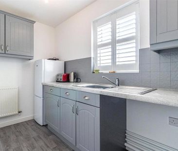 2 bedroom end of terrace house to rent - Photo 5