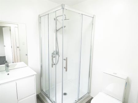 MODERN NEW, CORNER, SPACIOUS & CENTRAL - Photo 4