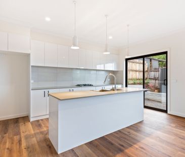 Townhouse Living with Modern Comfort - Photo 3