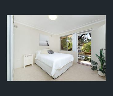 Function and convenience in this pleasant abode! - Photo 3