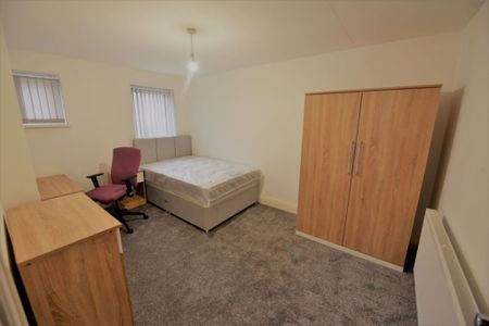 3 bedroom House in Kendall Lane, Leeds - Photo 4
